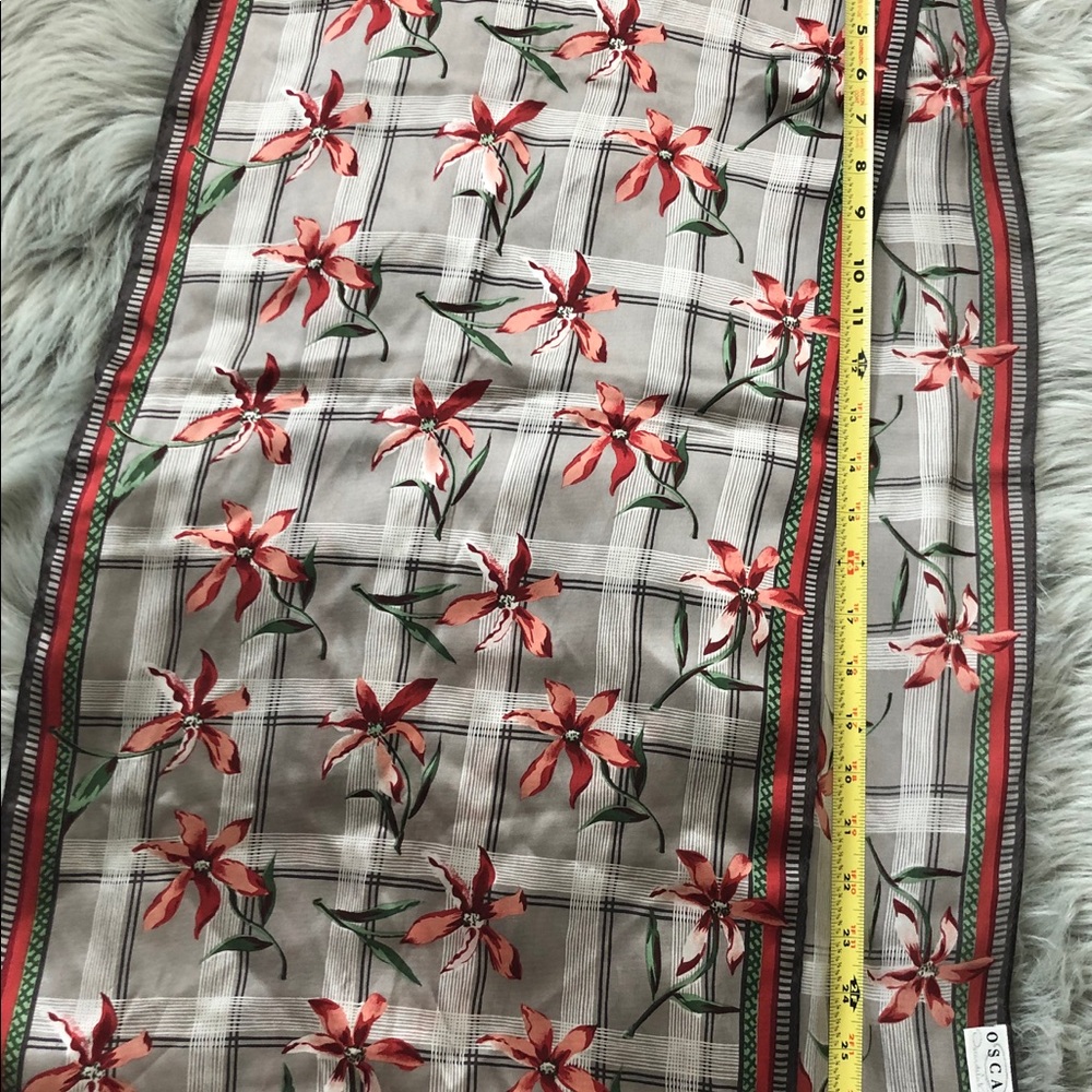 Three OSCAR de la RENTA (3) Bundle of silk scarves - Picture 6 of 8